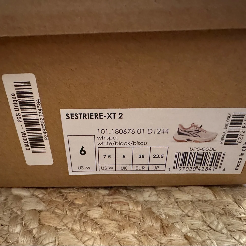 NWT Diadora Sestiere XT 2 Trail Running Shoes in Tan, White and Black - Picture 4 of 5